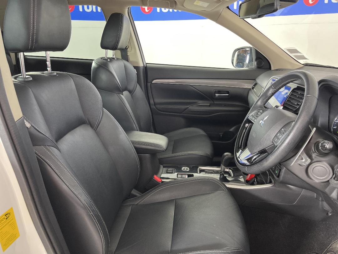 Photo '16' of Mitsubishi Outlander