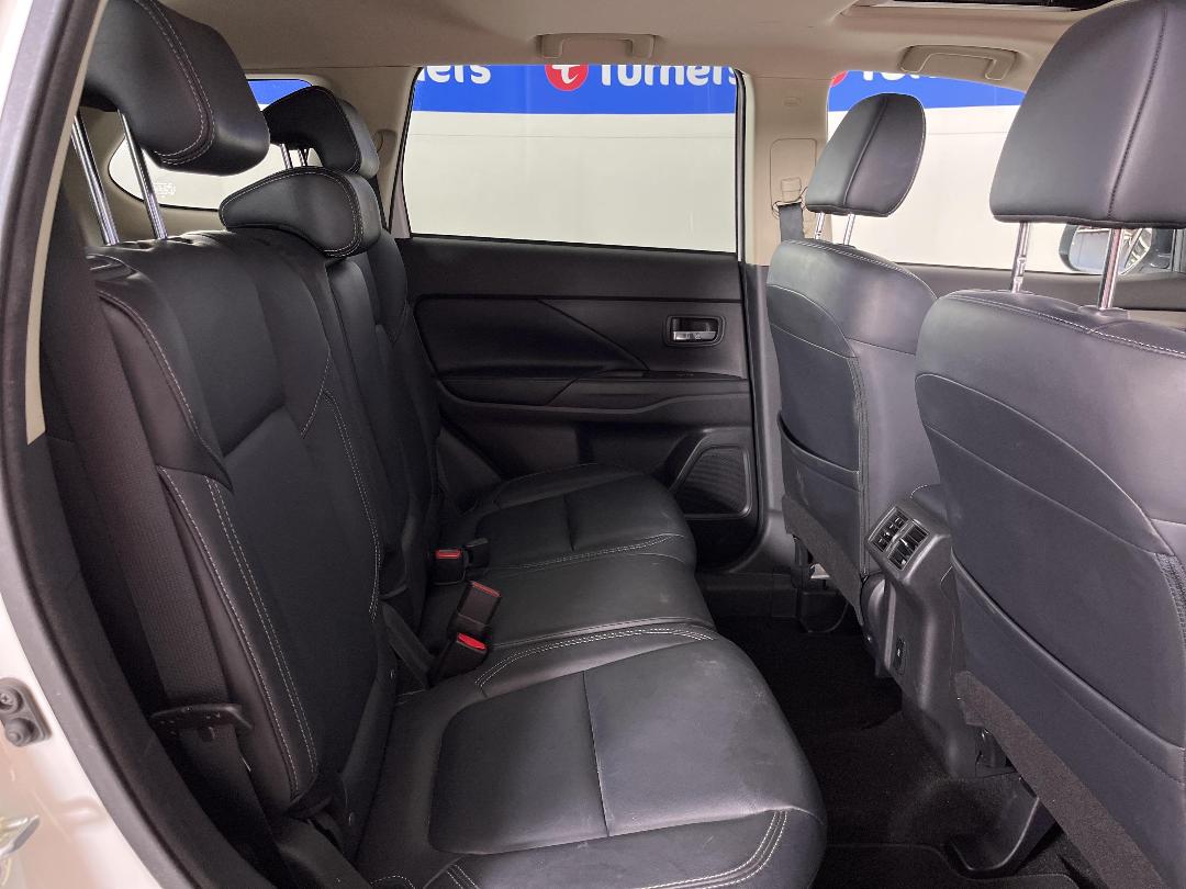 Photo '20' of Mitsubishi Outlander