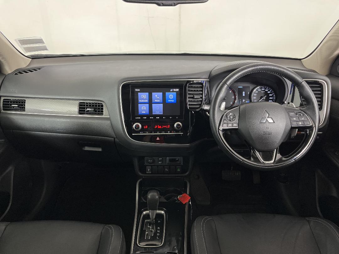 Photo '17' of Mitsubishi Outlander