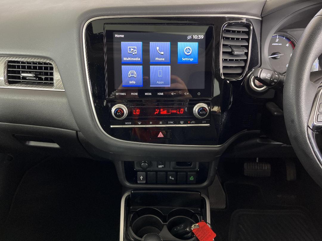 Photo '18' of Mitsubishi Outlander