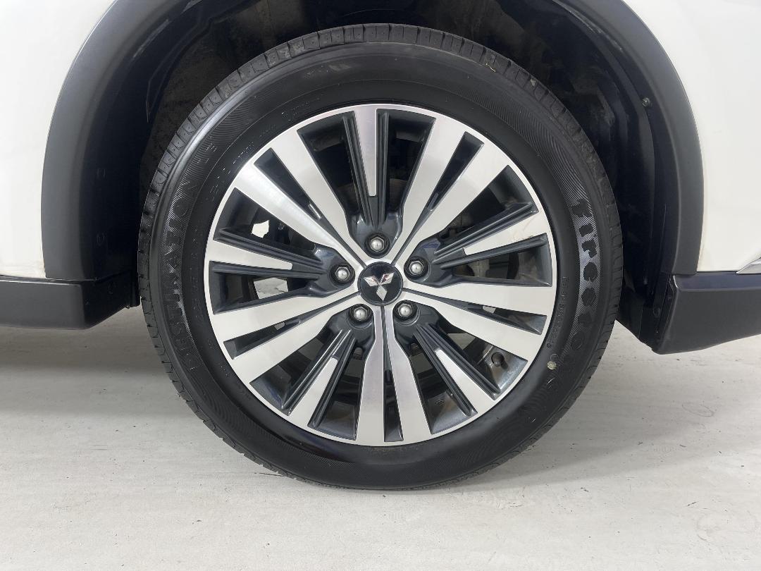 Photo '9' of Mitsubishi Outlander