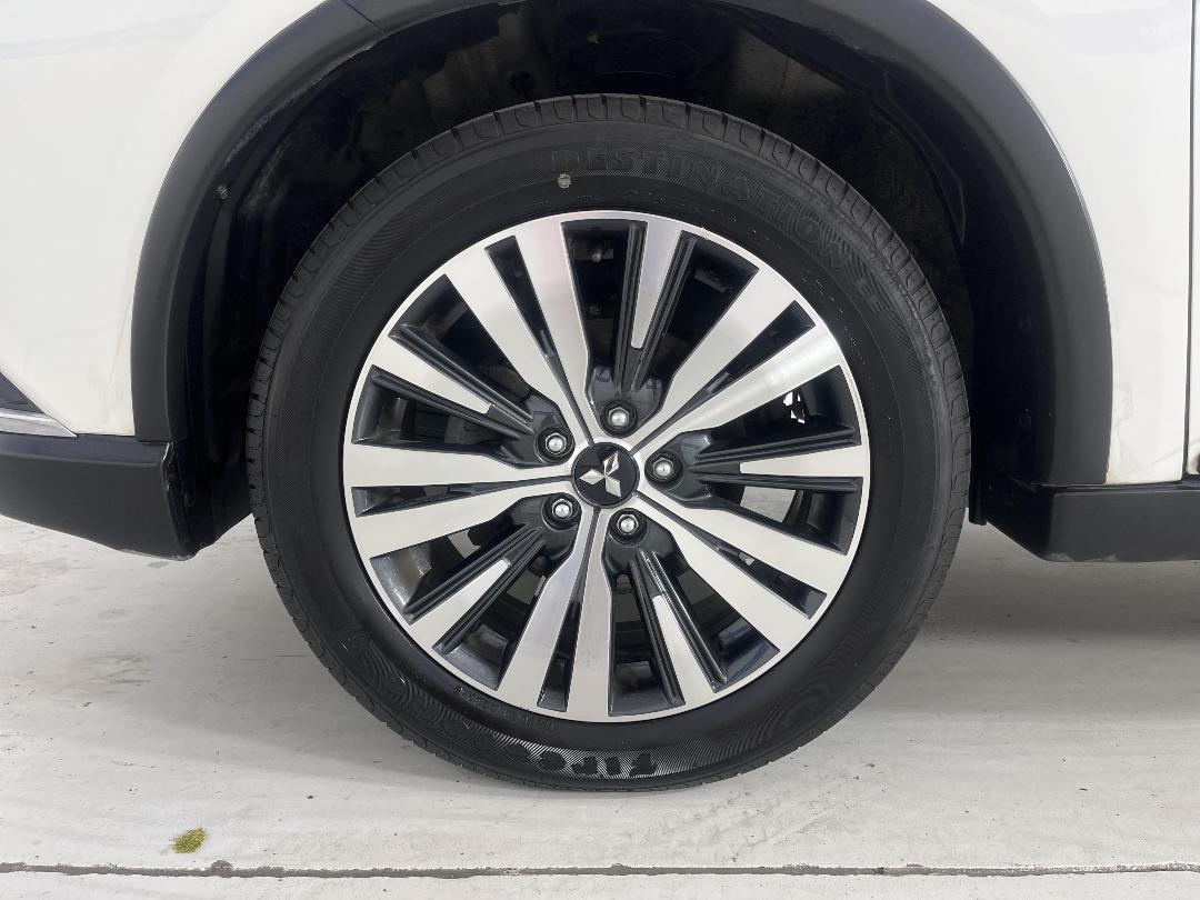 Photo '10' of Mitsubishi Outlander