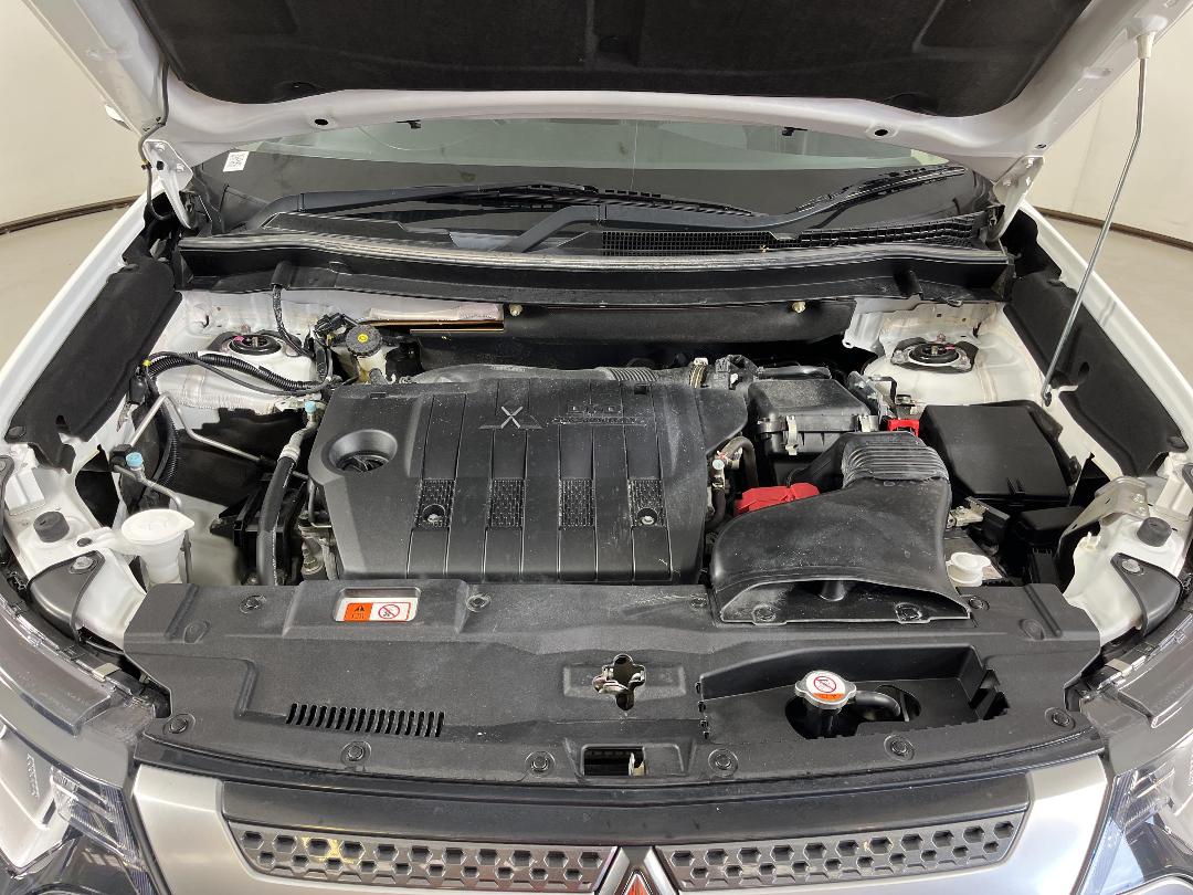 Photo '13' of Mitsubishi Outlander