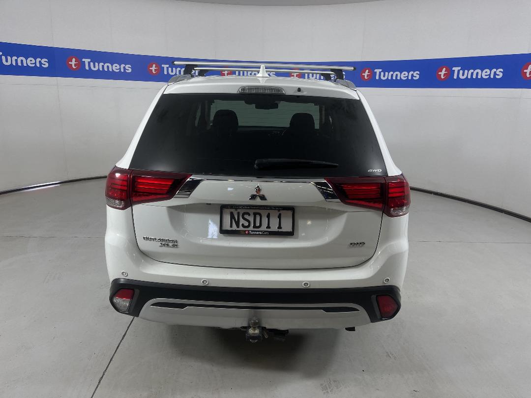 Photo '6' of Mitsubishi Outlander