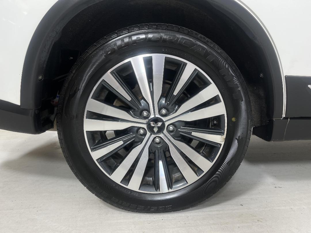 Photo '12' of Mitsubishi Outlander