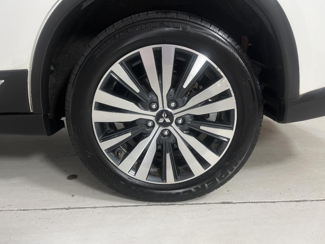 Photo '11' of Mitsubishi Outlander