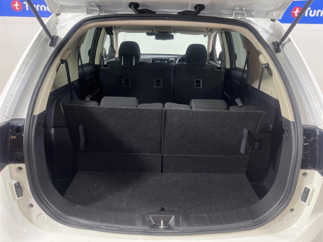 Photo '14' of Mitsubishi Outlander