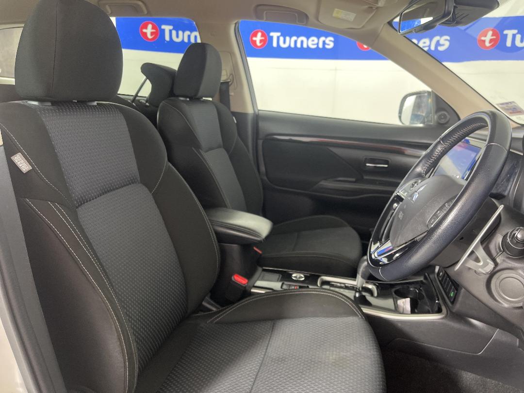 Photo '16' of Mitsubishi Outlander