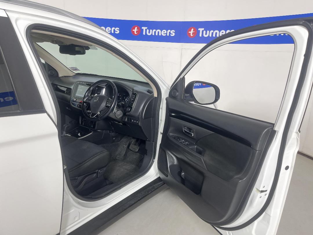 Photo '15' of Mitsubishi Outlander