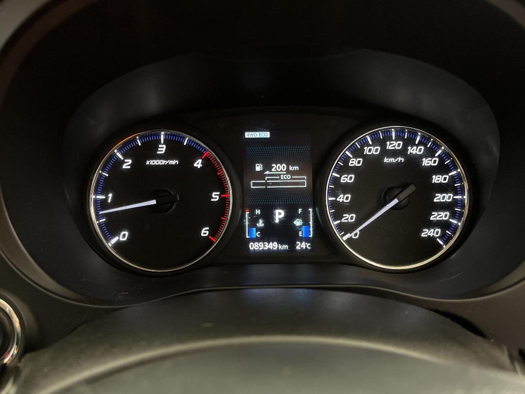 Photo '21' of Mitsubishi Outlander