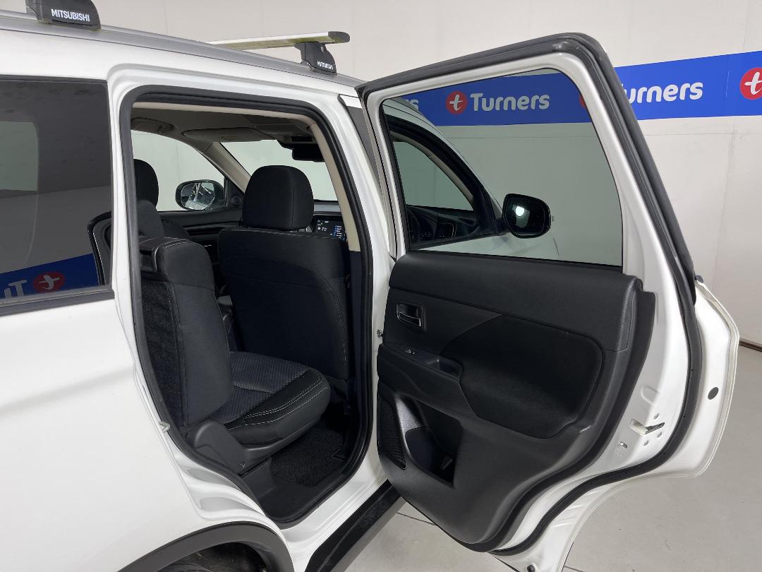 Photo '19' of Mitsubishi Outlander