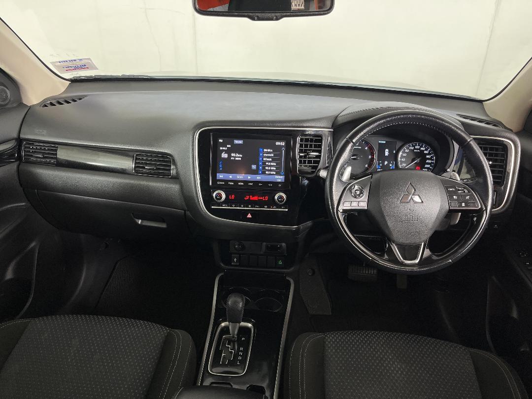 Photo '17' of Mitsubishi Outlander