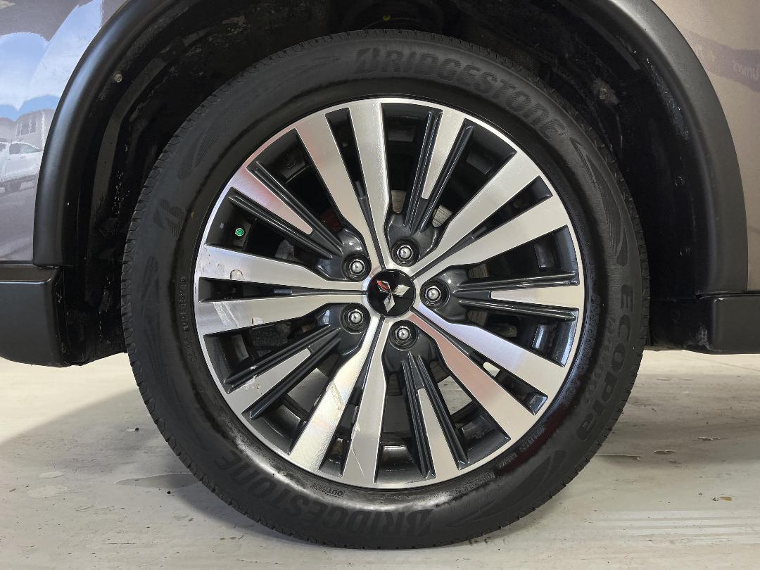 Photo '10' of Mitsubishi Outlander