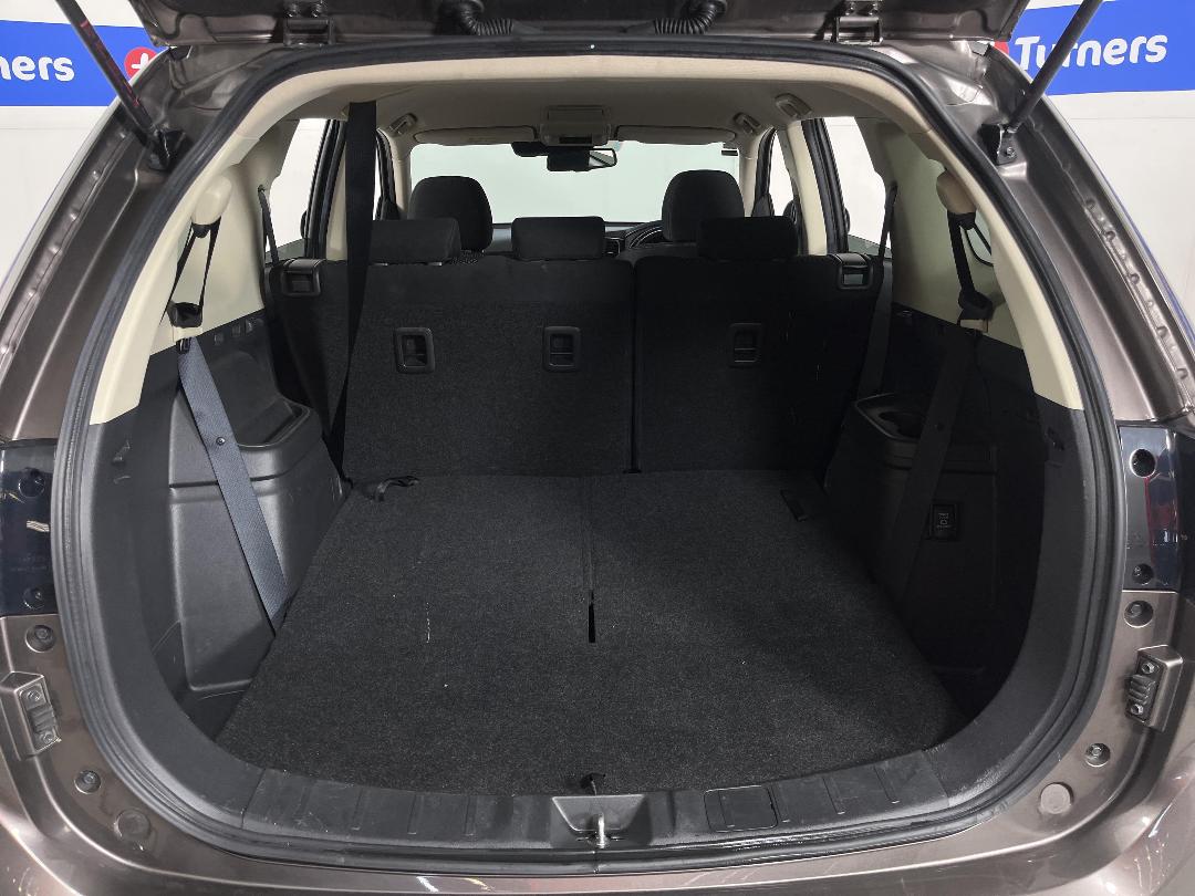 Photo '14' of Mitsubishi Outlander