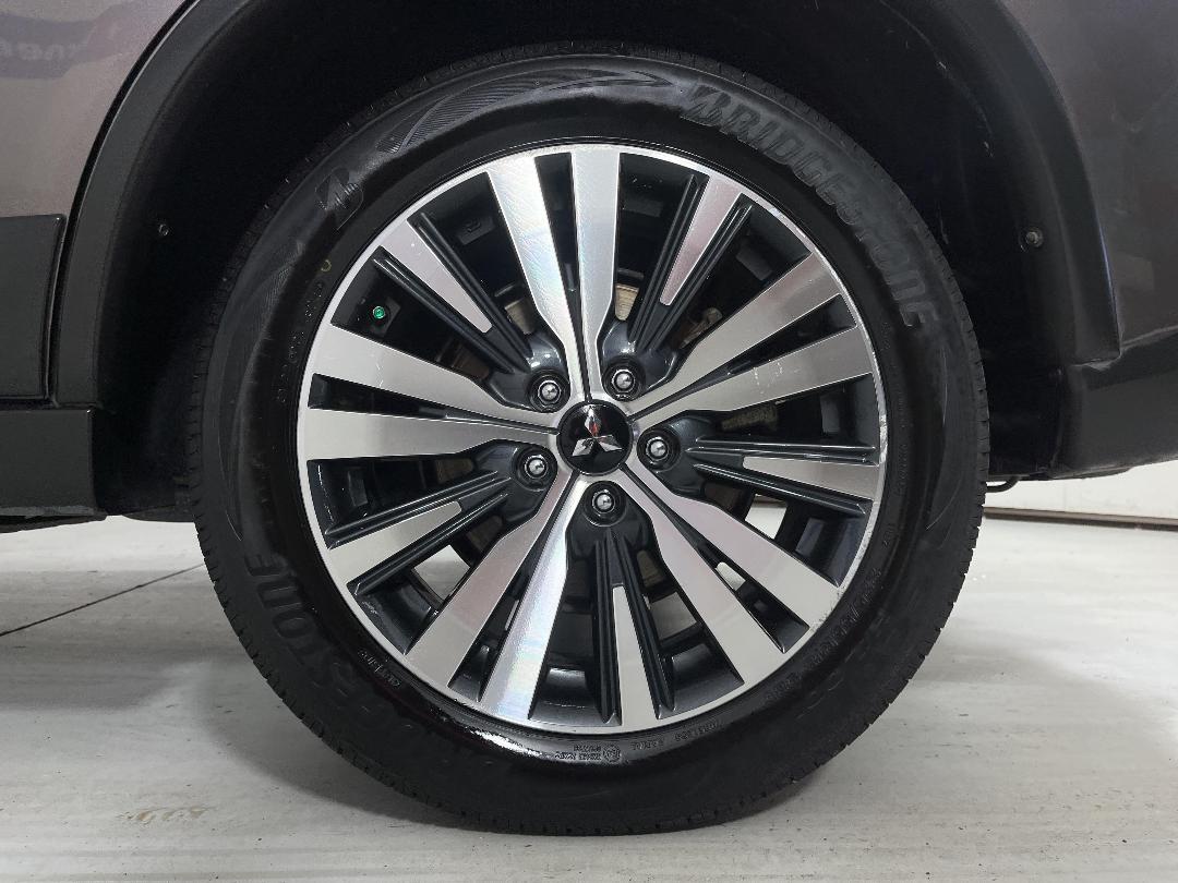 Photo '11' of Mitsubishi Outlander