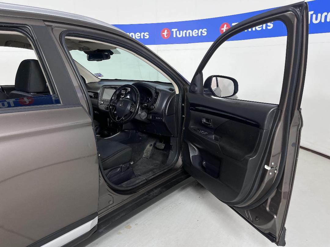 Photo '15' of Mitsubishi Outlander