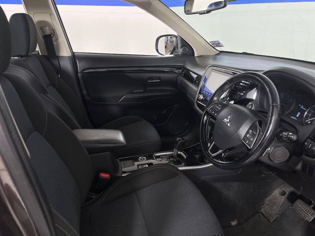 Photo '16' of Mitsubishi Outlander