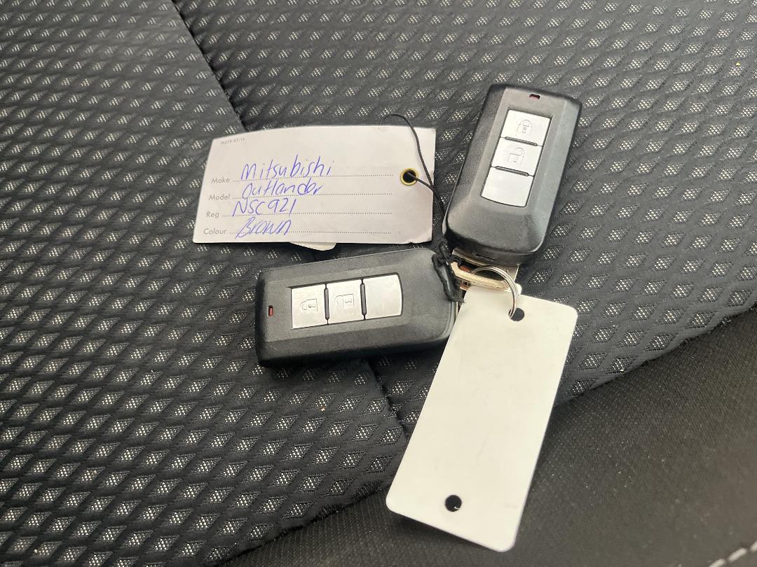 Photo '22' of Mitsubishi Outlander