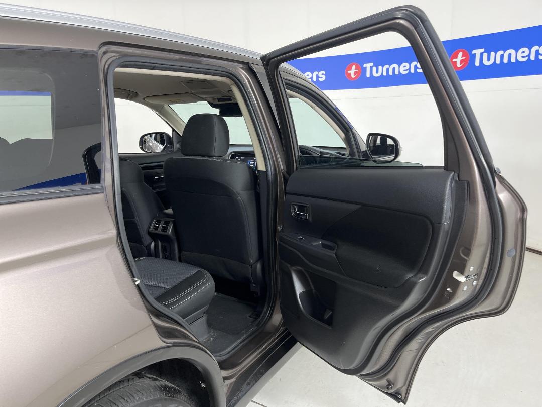 Photo '19' of Mitsubishi Outlander