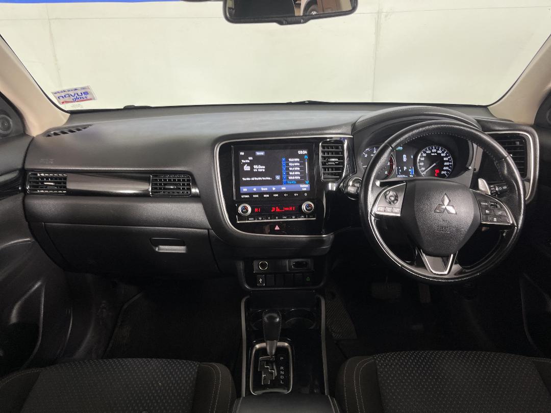 Photo '17' of Mitsubishi Outlander