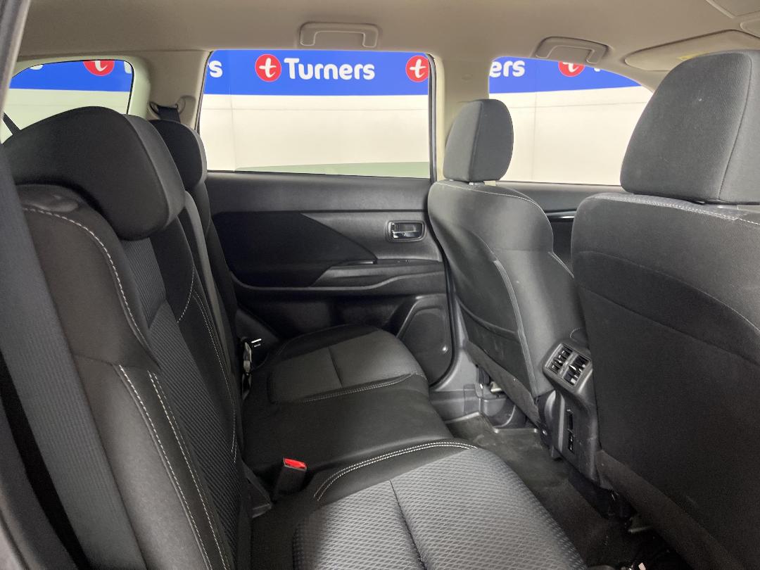 Photo '20' of Mitsubishi Outlander