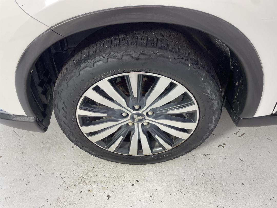 Photo '10' of Mitsubishi Outlander