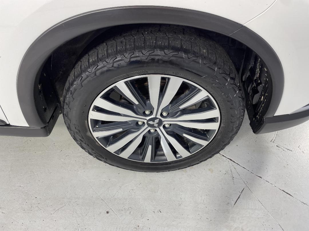 Photo '9' of Mitsubishi Outlander