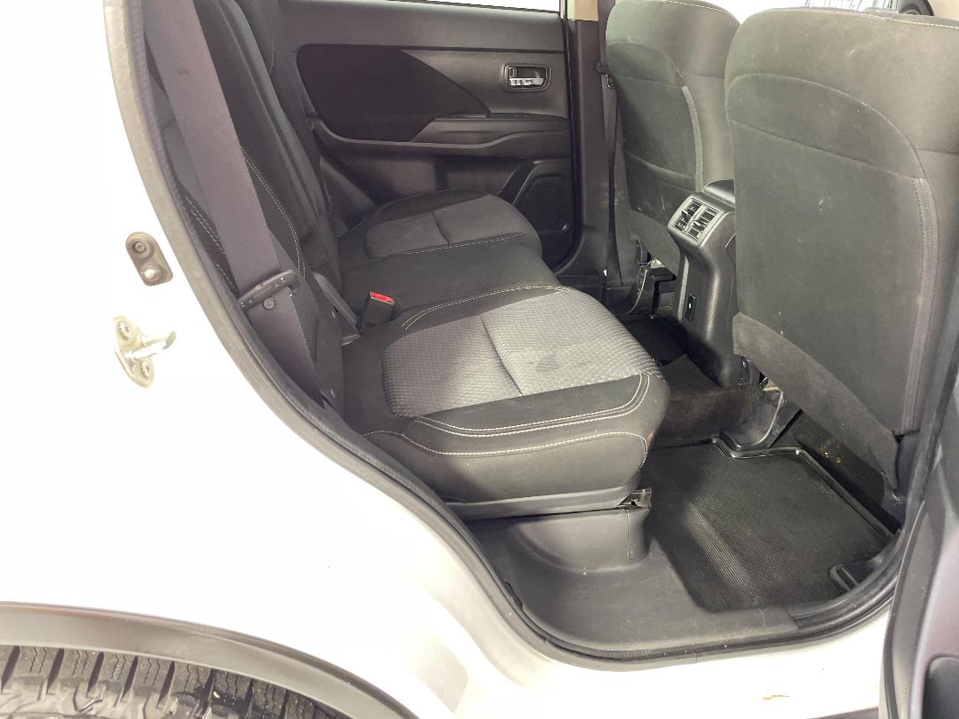 Photo '20' of Mitsubishi Outlander