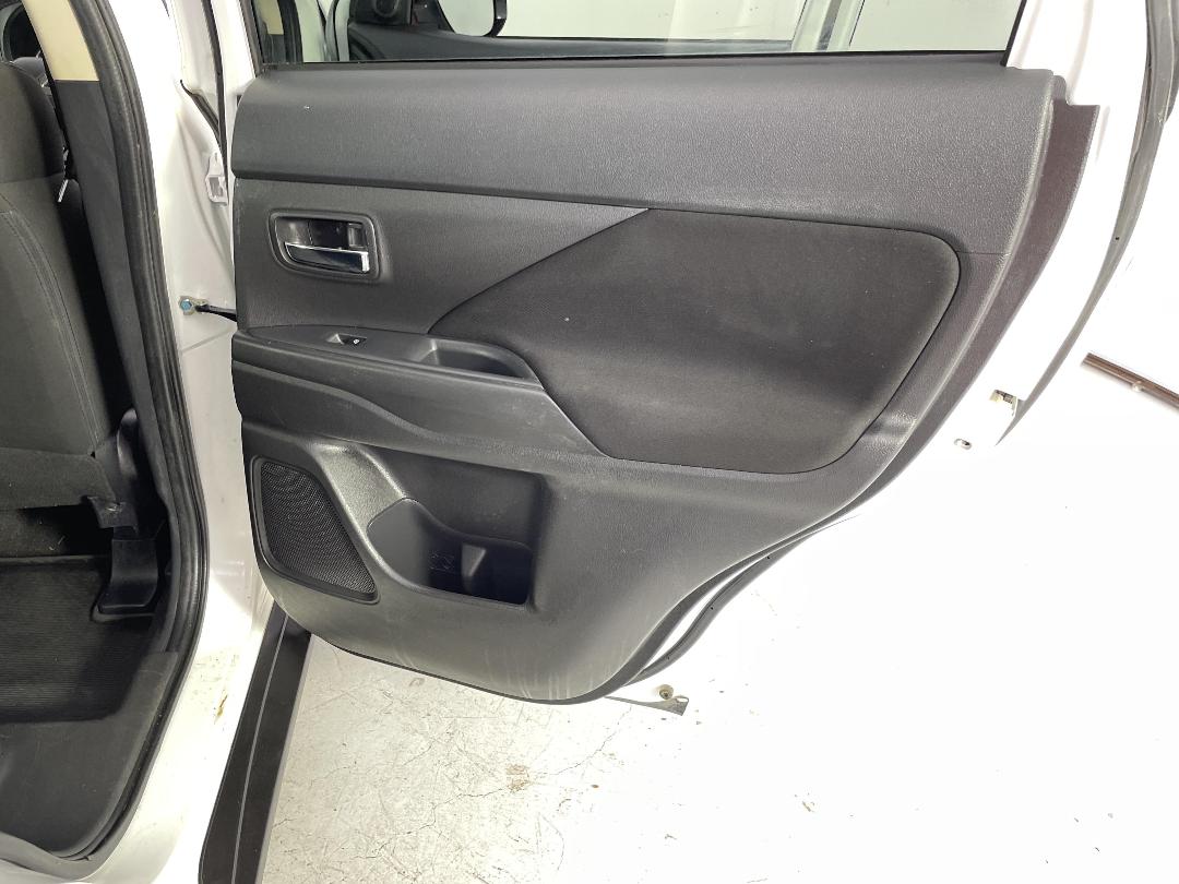 Photo '19' of Mitsubishi Outlander