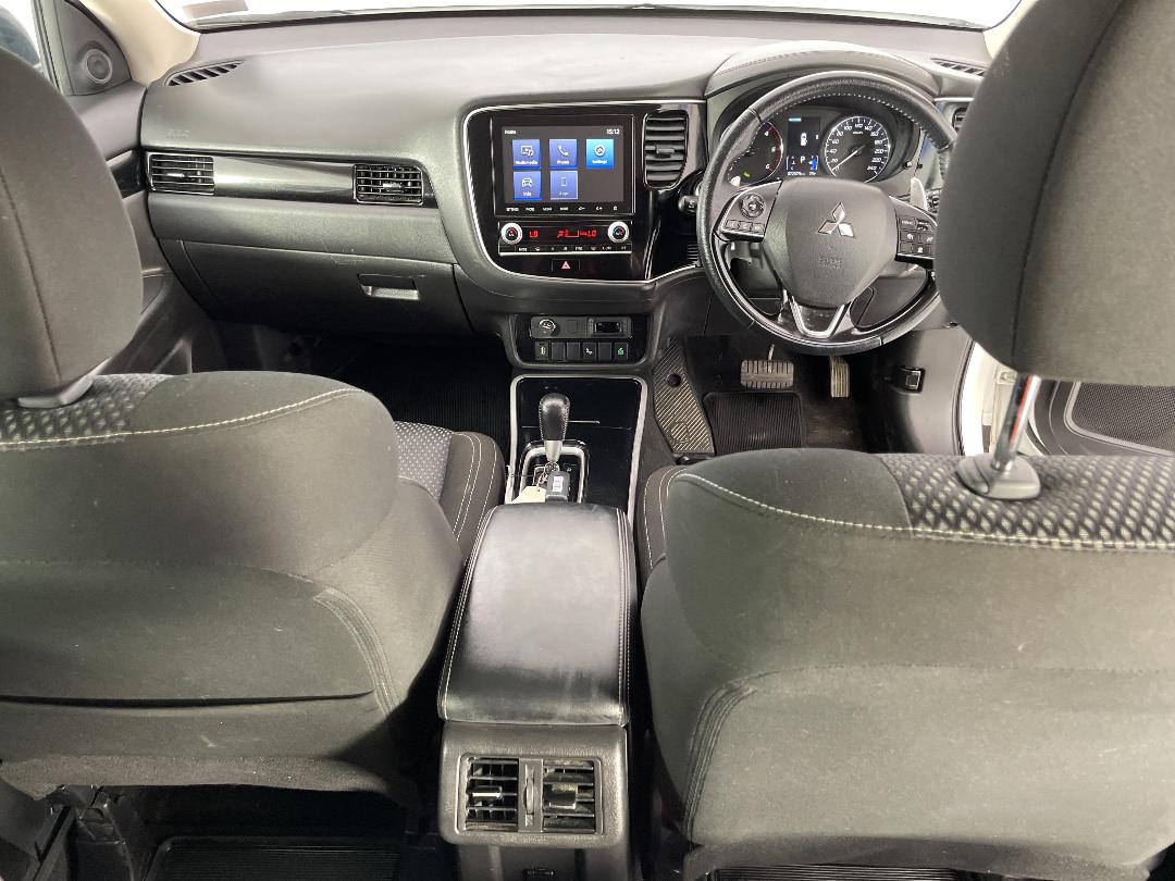 Photo '18' of Mitsubishi Outlander