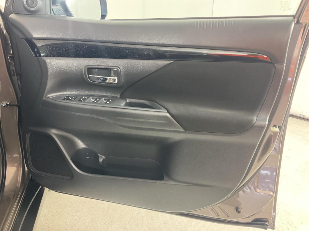 Photo '15' of Mitsubishi Outlander Photo '15' of Mitsubishi Outlander