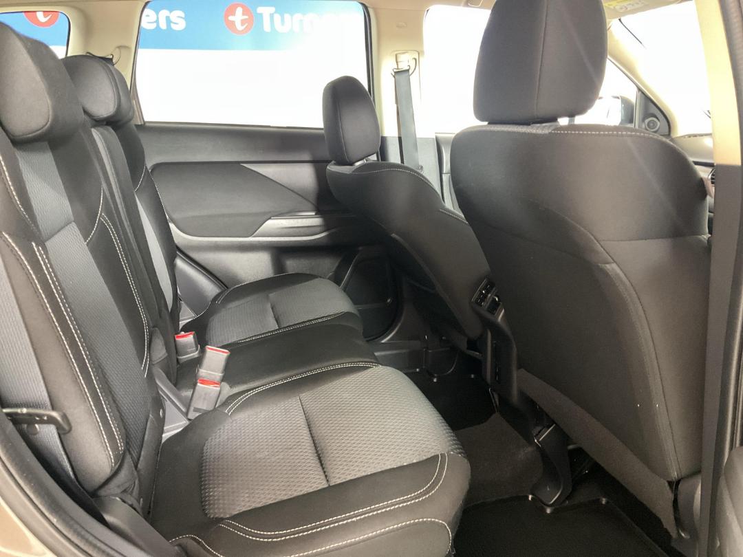 Photo '20' of Mitsubishi Outlander Photo '20' of Mitsubishi Outlander