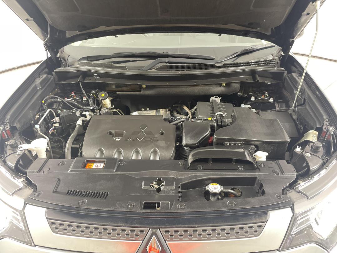 Photo '13' of Mitsubishi Outlander