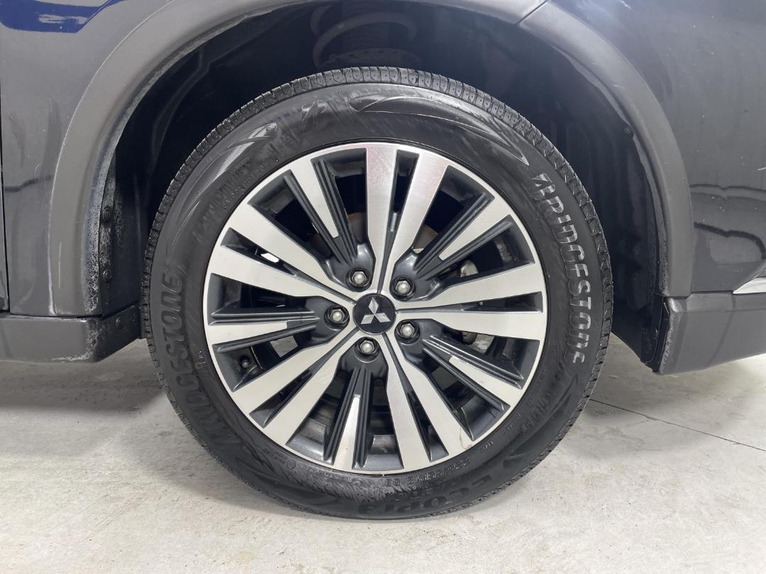 Photo '9' of Mitsubishi Outlander