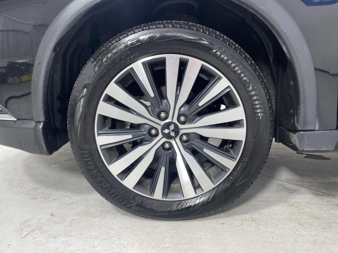 Photo '10' of Mitsubishi Outlander