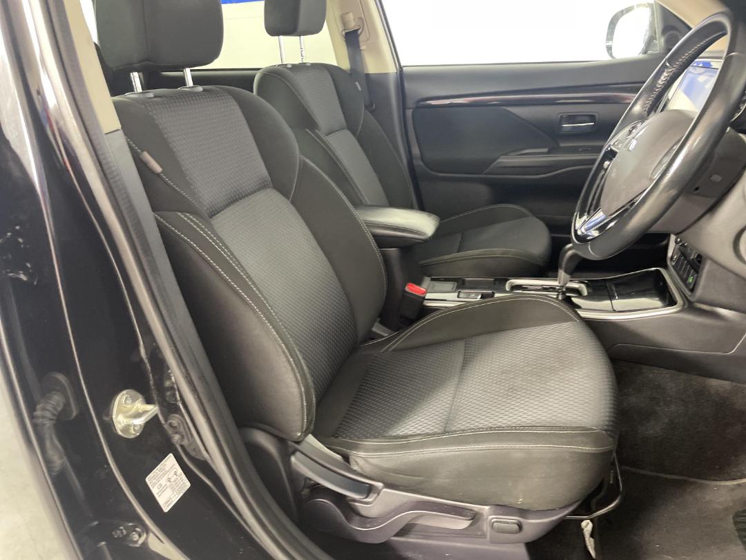 Photo '16' of Mitsubishi Outlander