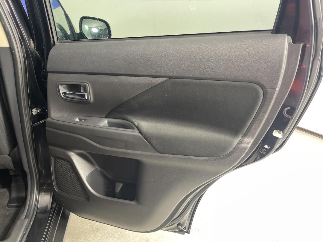 Photo '19' of Mitsubishi Outlander