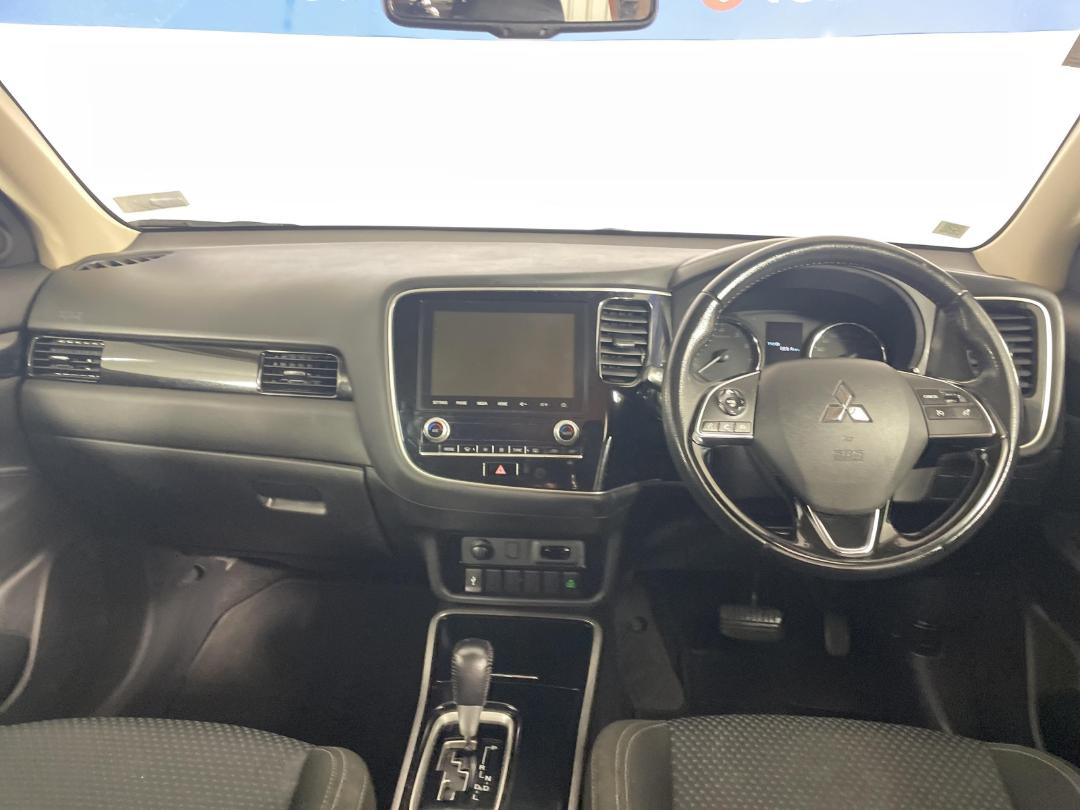 Photo '17' of Mitsubishi Outlander