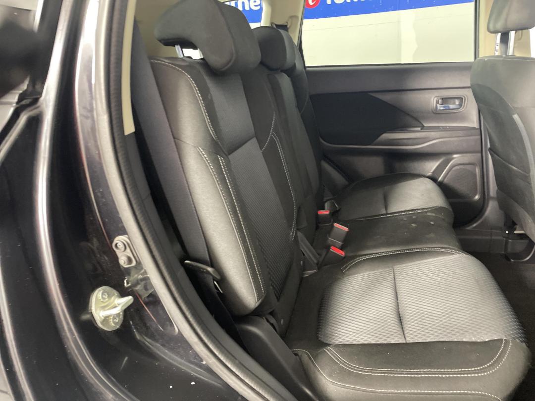 Photo '20' of Mitsubishi Outlander