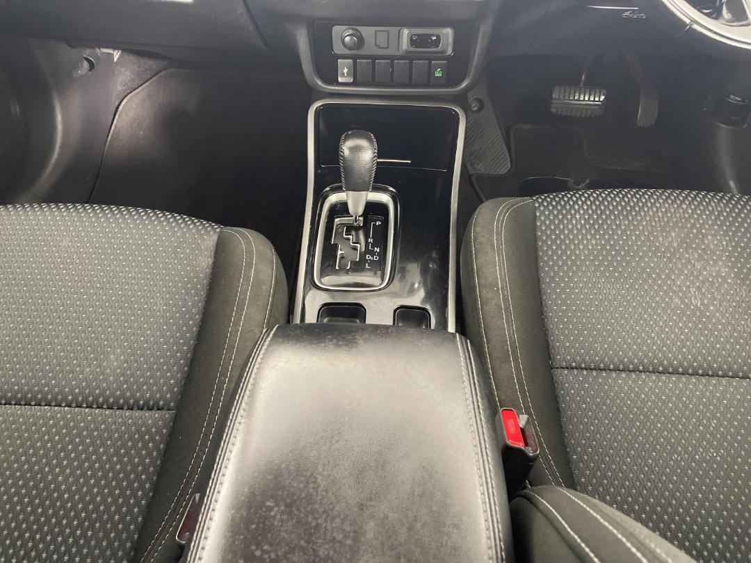 Photo '18' of Mitsubishi Outlander