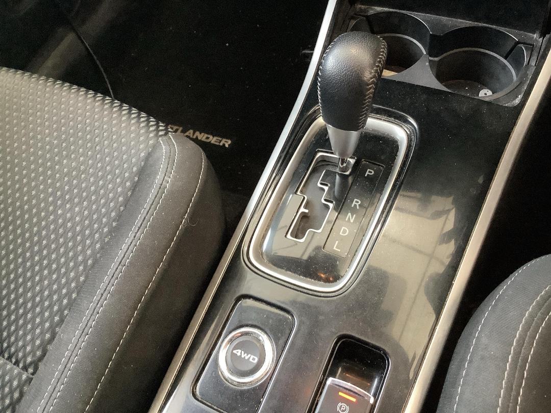 Photo '15' of Mitsubishi Outlander XLS Photo '15' of Mitsubishi Outlander XLS