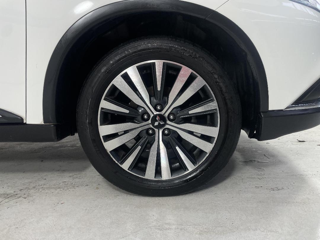 Photo '9' of Mitsubishi Outlander