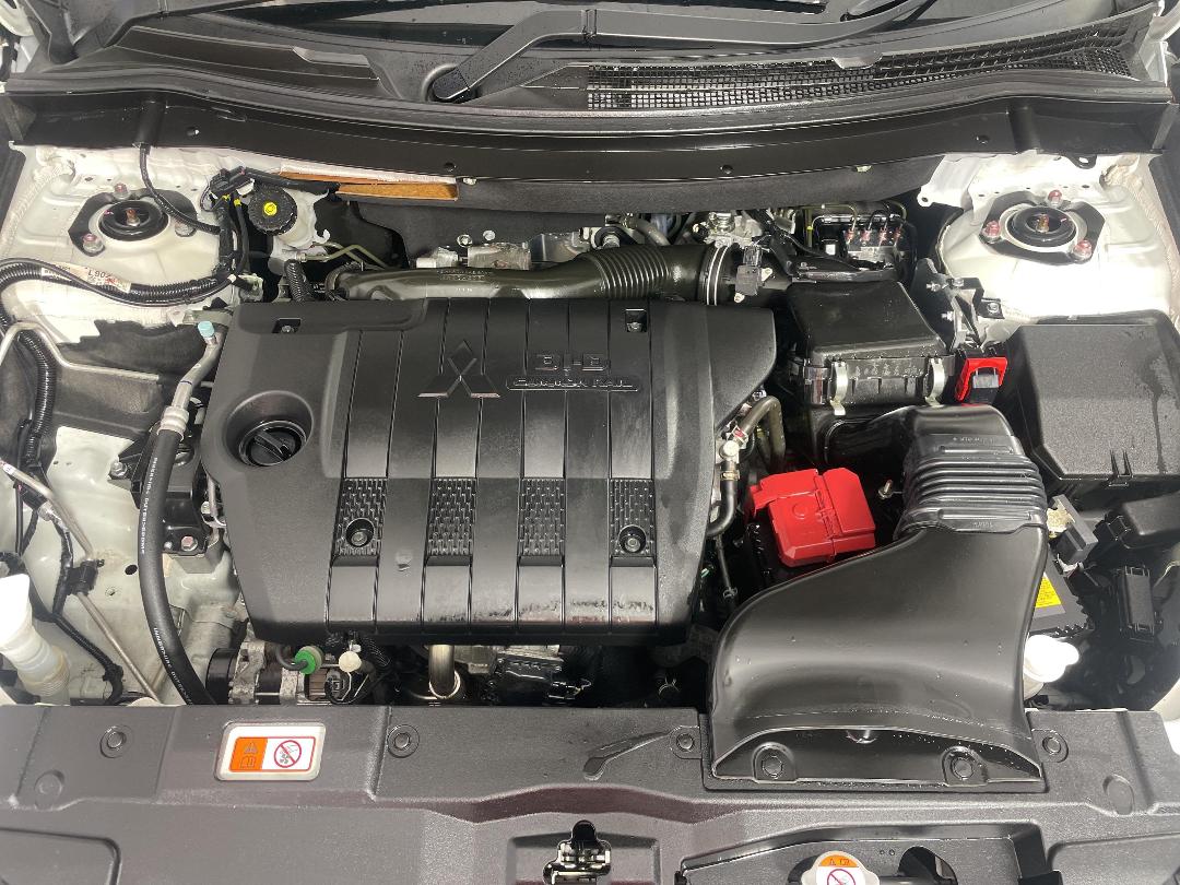 Photo '13' of Mitsubishi Outlander