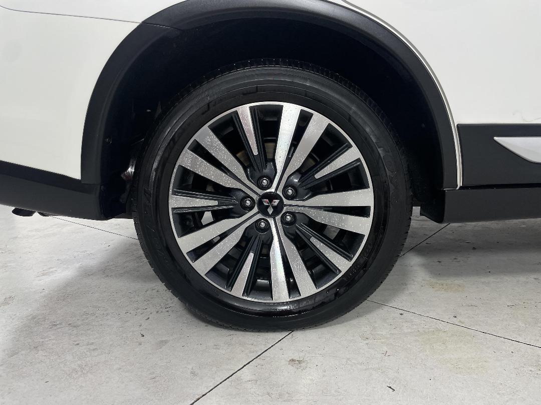 Photo '12' of Mitsubishi Outlander