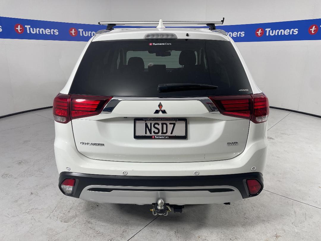 Photo '6' of Mitsubishi Outlander