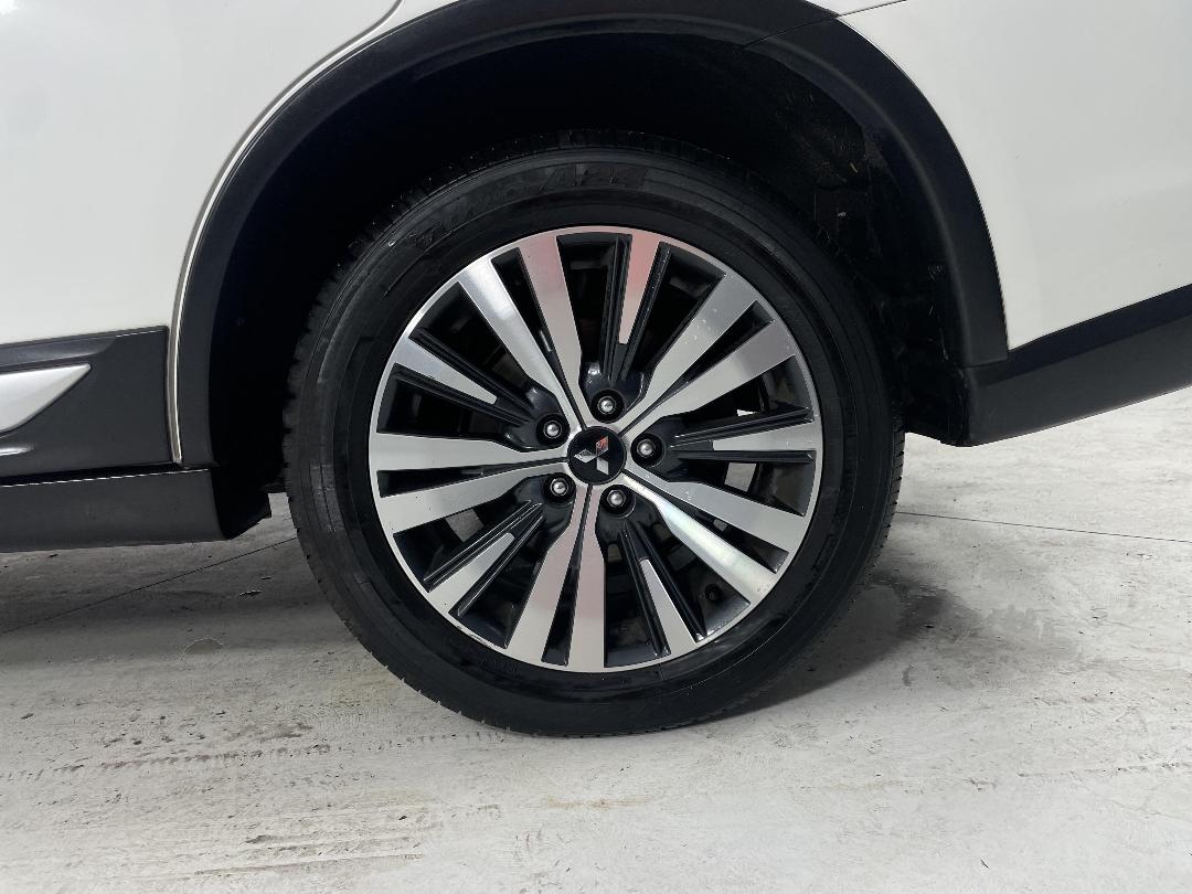 Photo '11' of Mitsubishi Outlander