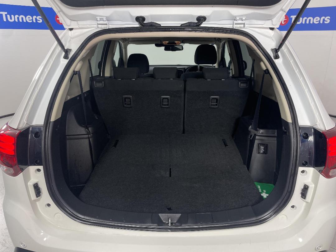 Photo '14' of Mitsubishi Outlander