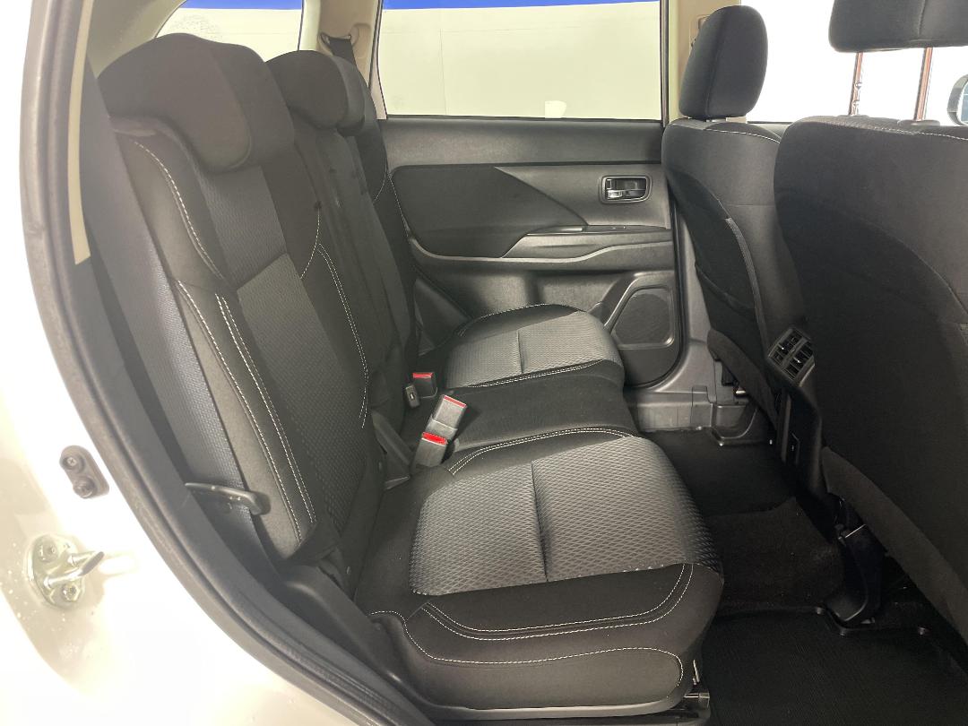 Photo '20' of Mitsubishi Outlander