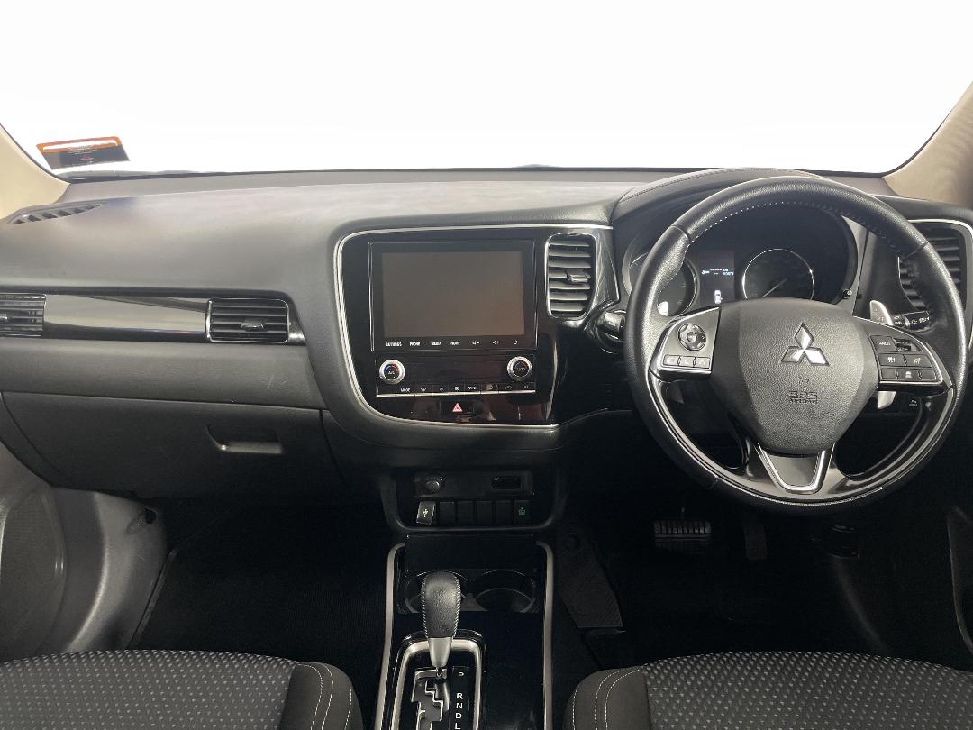 Photo '17' of Mitsubishi Outlander