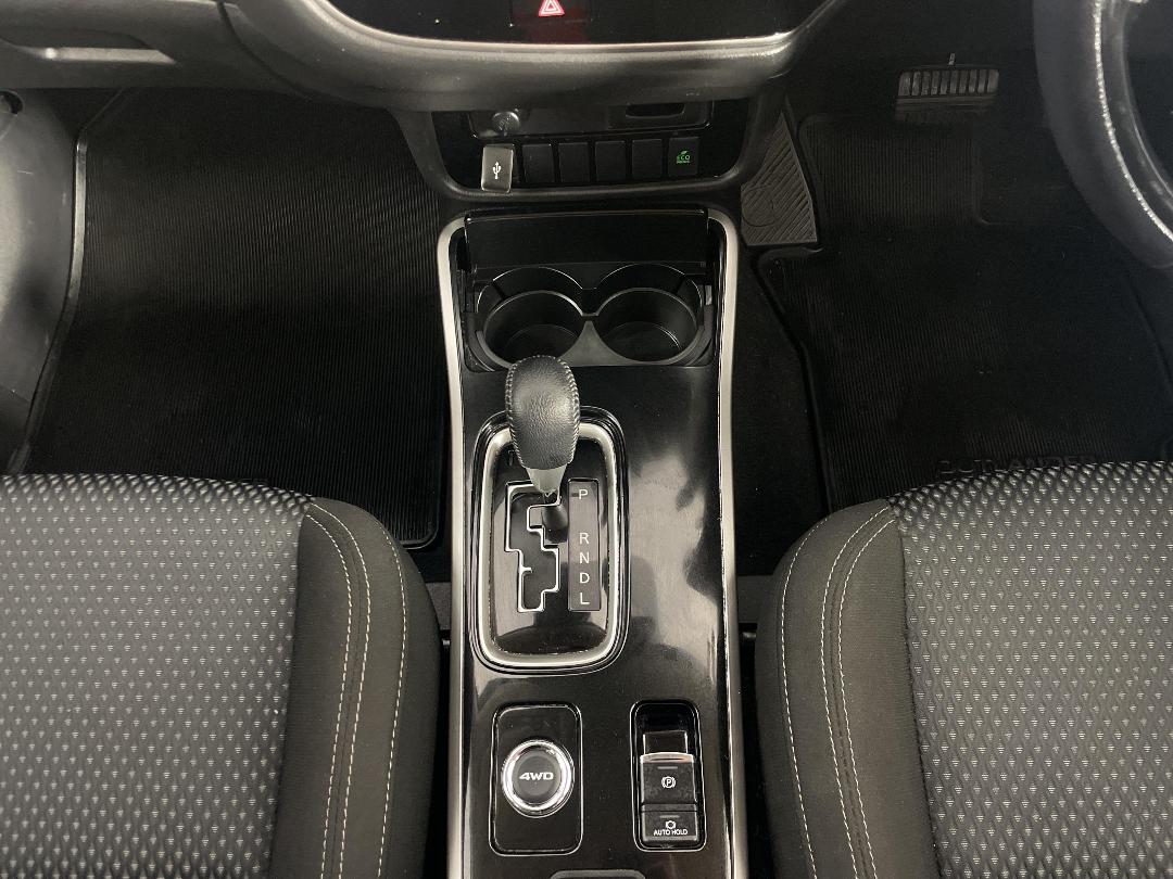 Photo '18' of Mitsubishi Outlander